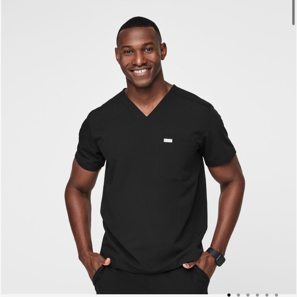 FIGS Men’s Black Scrub Top 🖤